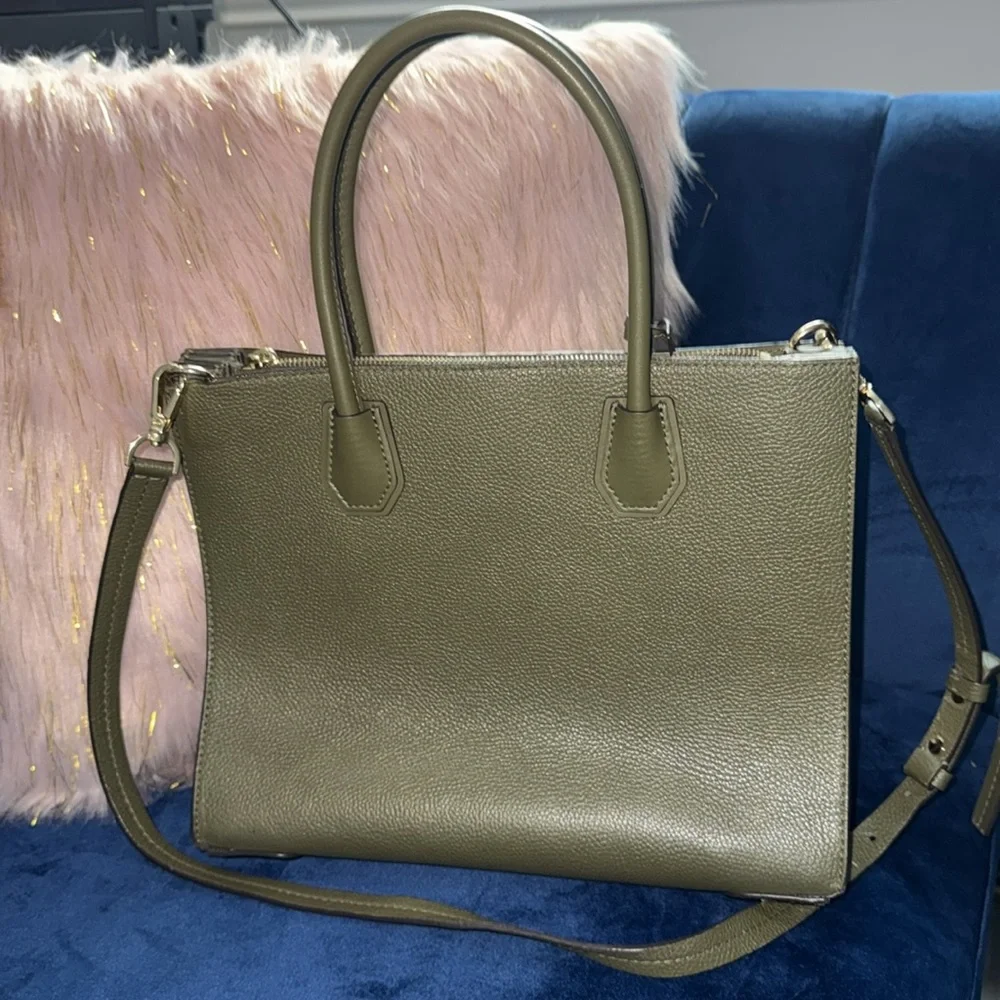 Michael Kors Leather Bag 💼 - Picture 2 of 7